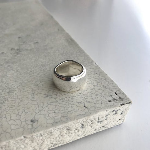 curvy ring
